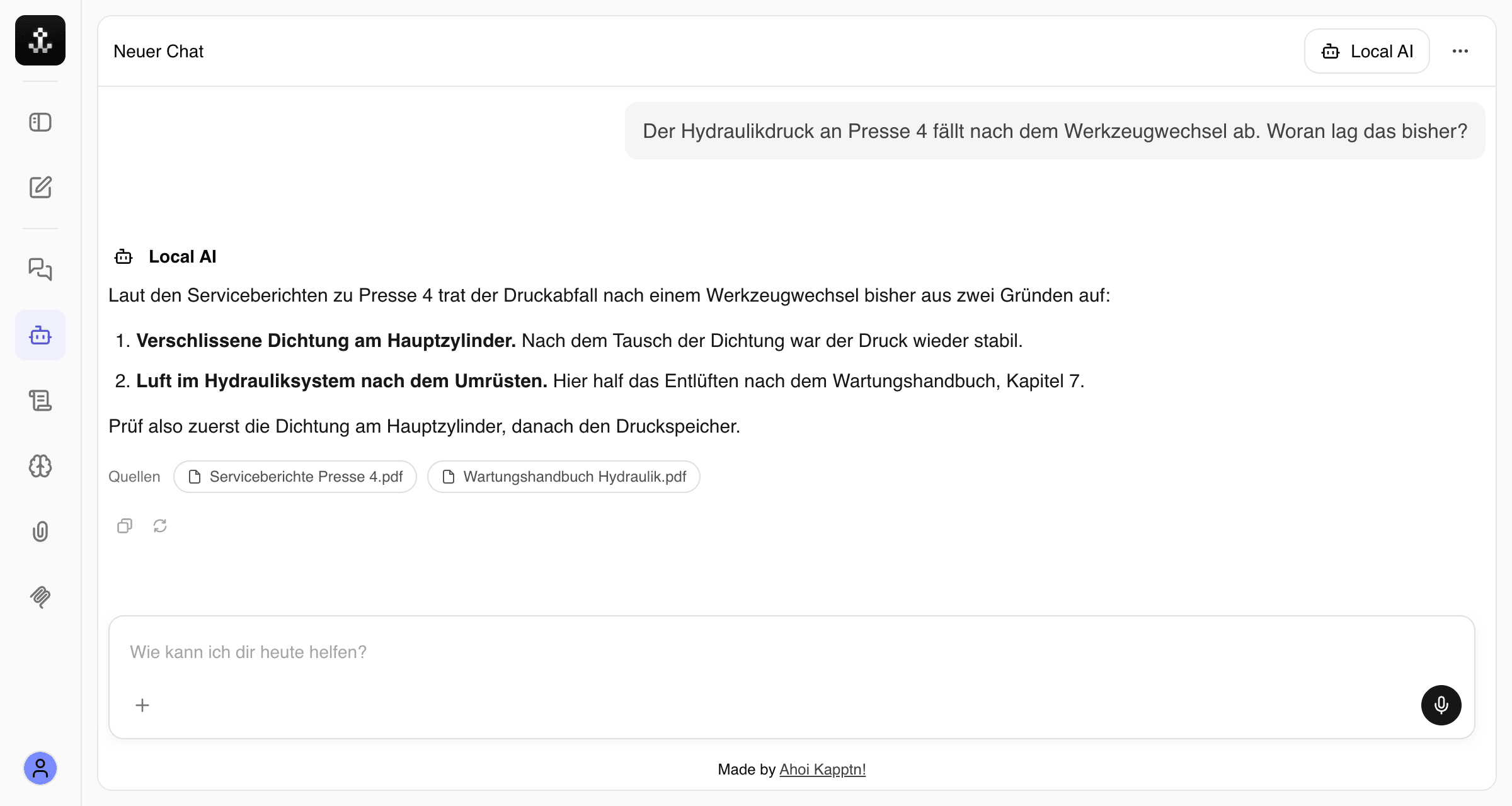 Local AI im Browser: Ein Techniker fragt, warum der Hydraulikdruck an Presse 4 nach dem Werkzeugwechsel abfällt. Die Antwort nennt zwei frühere Ursachen, empfiehlt, zuerst die Dichtung am Hauptzylinder zu prüfen, und verweist auf die Serviceberichte und das Wartungshandbuch als Quellen.